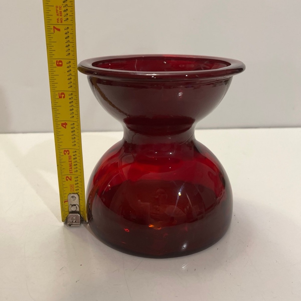 - Ruby Glass Spittoon vase - Picture 5 of 7
